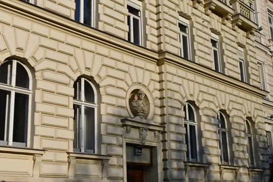Vienna, building with inset statue over the doorway